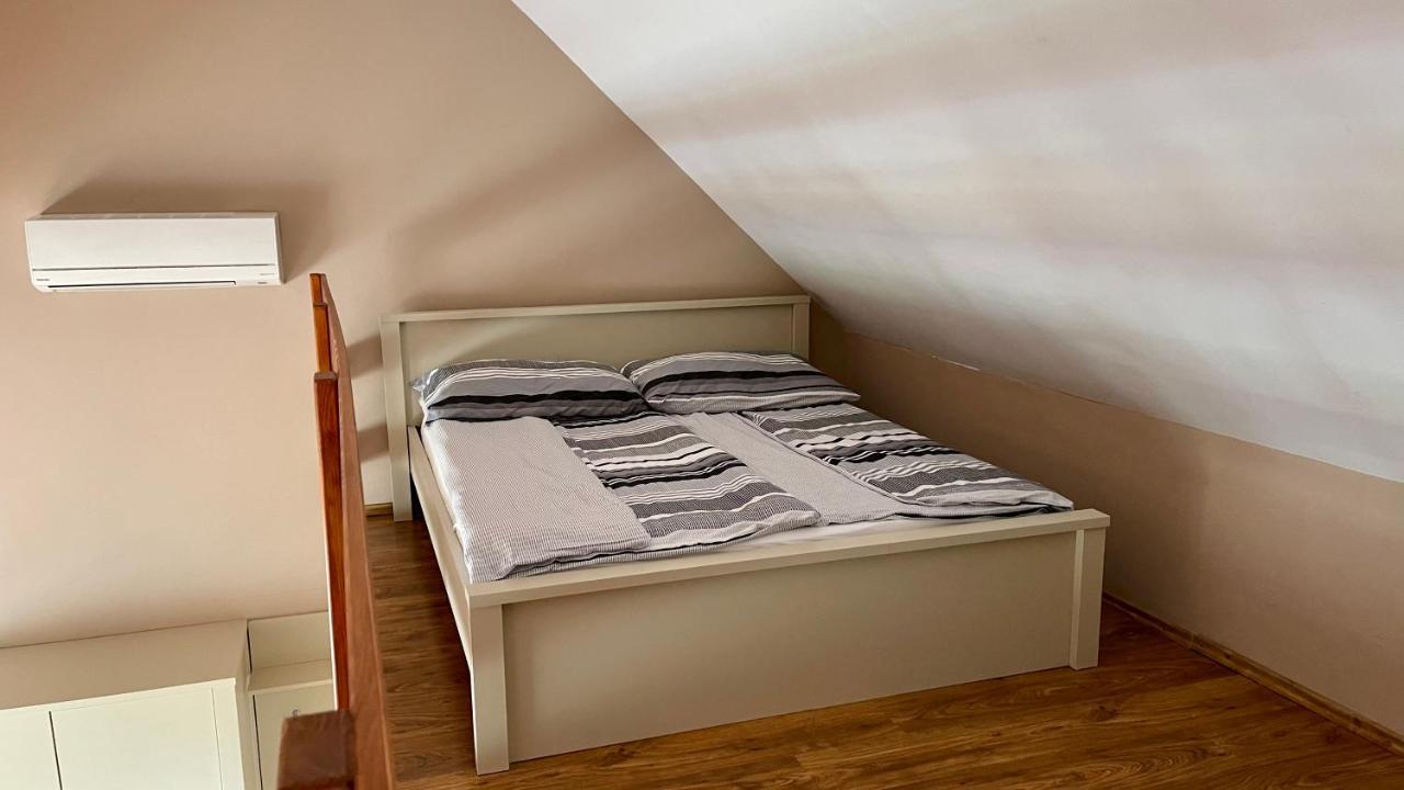 Gyula Var Premium Apartman Exterior photo